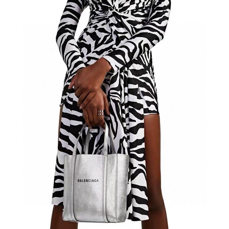 B. everyday tote item:B-B00A2427